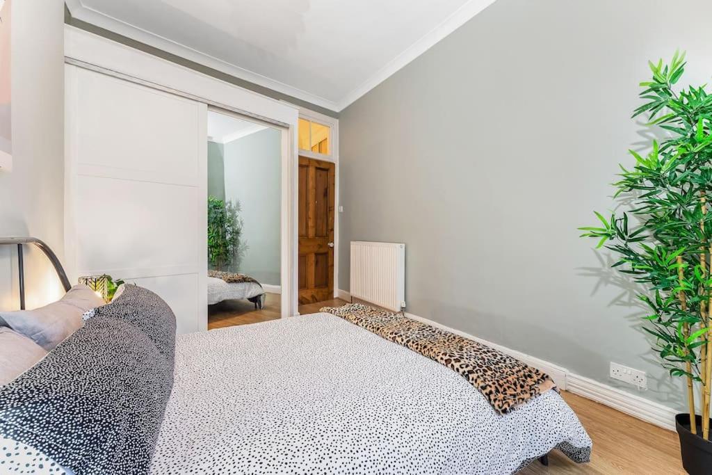 Traditional 1-Bed Flat In Southside Glasgow Ngoại thất bức ảnh