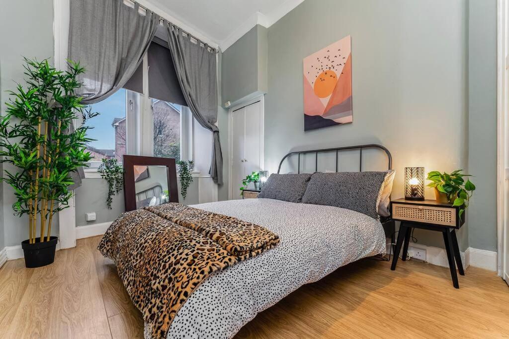 Traditional 1-Bed Flat In Southside Glasgow Ngoại thất bức ảnh
