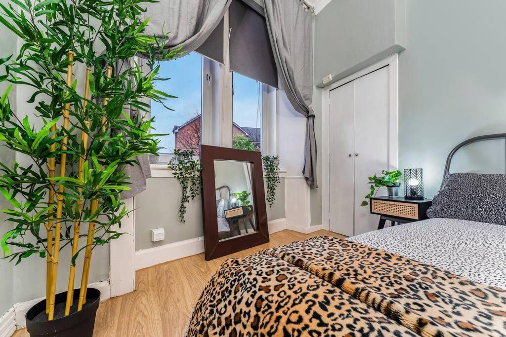 Traditional 1-Bed Flat In Southside Glasgow Ngoại thất bức ảnh