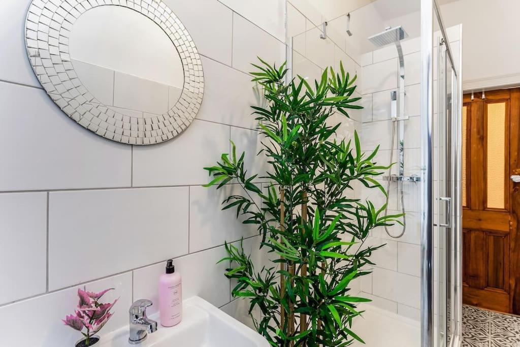 Traditional 1-Bed Flat In Southside Glasgow Ngoại thất bức ảnh